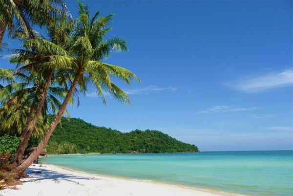 Làn sóng lấp lánh, cát trắng mịn màng và những đảo xanh ngắt - tất cả đã được tóm gọn trong những bức ảnh biển đảo Việt Nam đẹp nhất. Thưởng thức những hình ảnh này, bạn sẽ muốn trở thành những người đầu tiên khám phá những cảnh đẹp này.